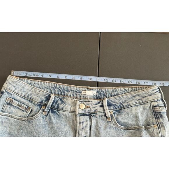 Good American Light Wash Distressed Raw Hem High Waisted Denim Shorts Size 18 - Picture 7 of 10